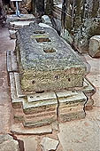 Preah Khan temple - Vishnu Complex, pedestal with three holes that once had the statues of divinities.